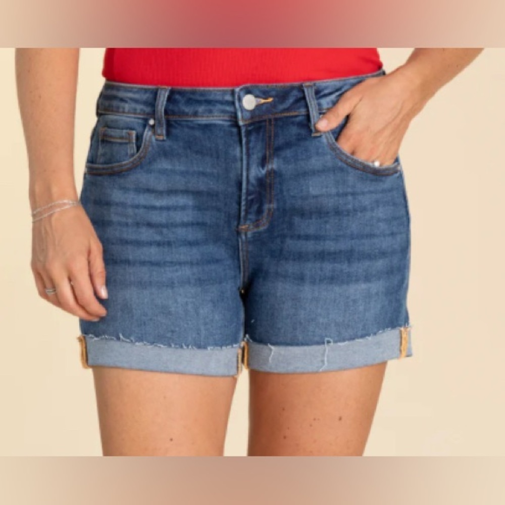 NEW-Judy Blue Los Angeles Calem Cuffed Blue Jean Shorts